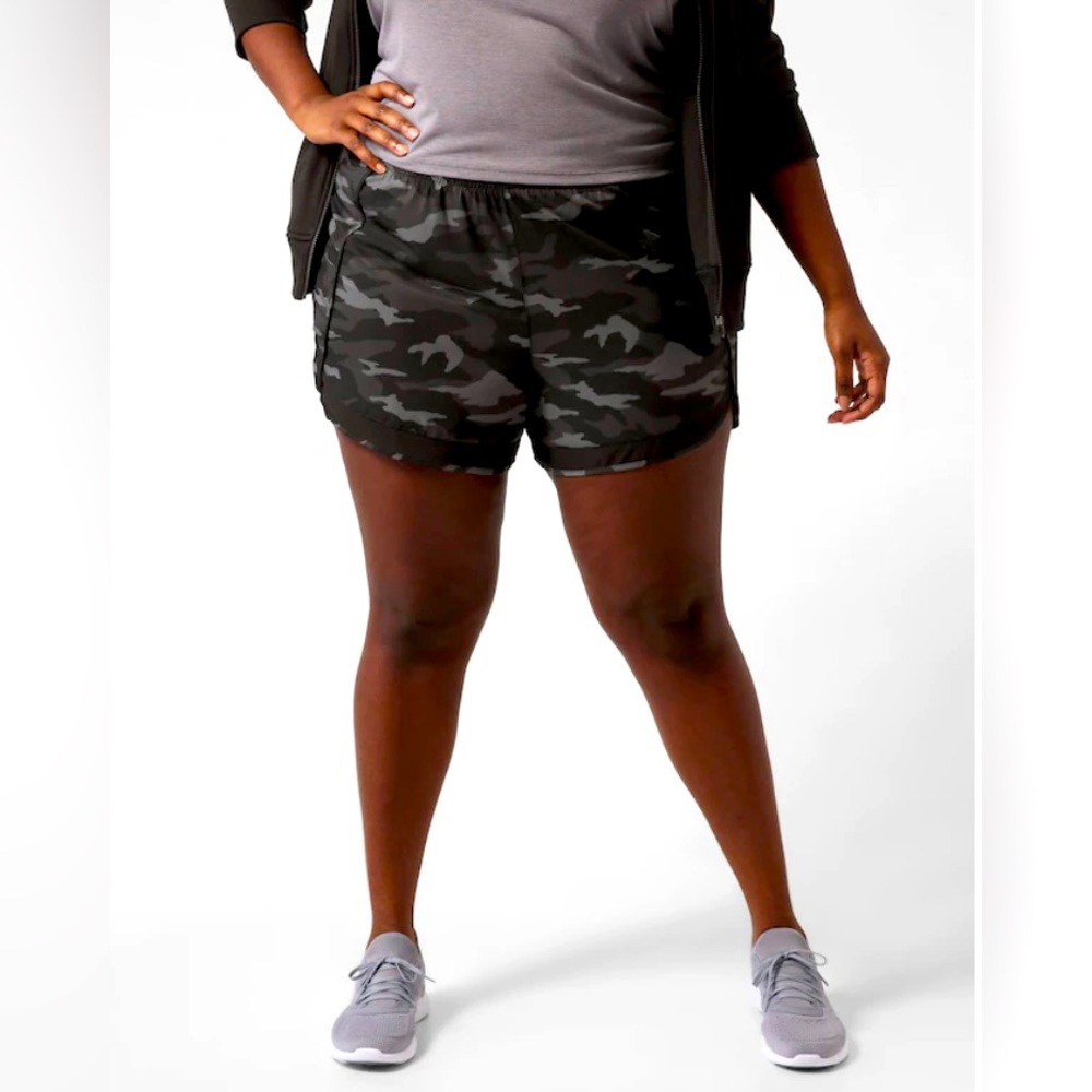 Athleta Mesh Racer Run Short 4” Black Camo Lux